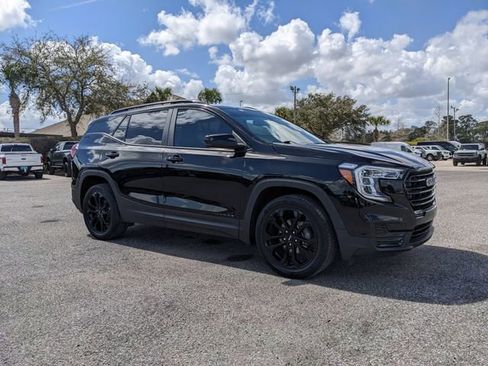 Used 2022 GMC Terrain SLE w/ Driver Convenience Package image 2