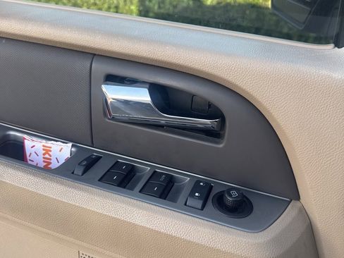 Used 2008 Ford Expedition XLT image 4