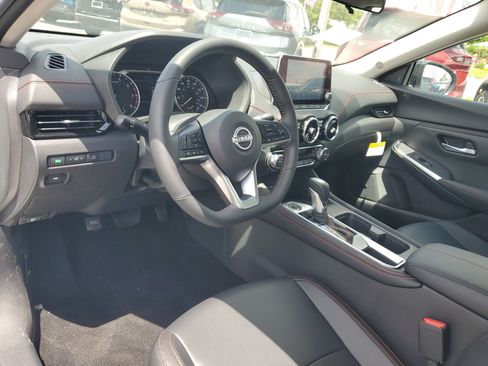 Used 2025 Nissan Sentra SR w/ SR Premium Package FWD image 7