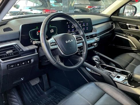 Used 2024 Kia Telluride EX w/ EX Captain's Chair Package AWD/4WD image 18