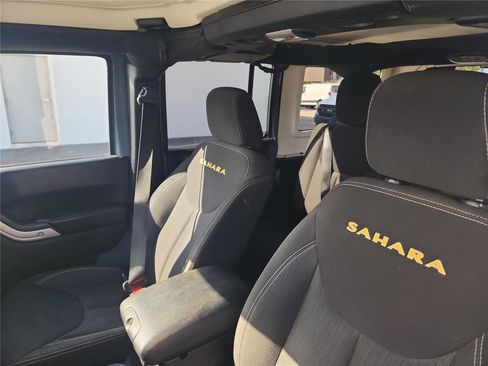 Used 2015 Jeep Wrangler Unlimited Sahara w/ Connectivity Group image 18