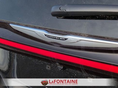 New 2026 Chrysler Pacifica Pinnacle image 9