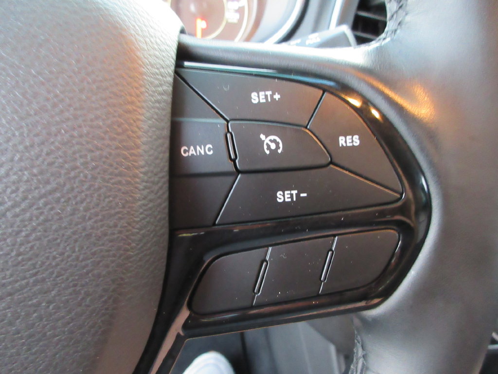 Used 2021 Jeep Cherokee Latitude Plus AWD/4WD image 25