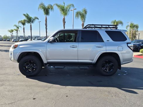 Used 2021 Toyota 4Runner SR5 Premium w/ Moonroof Package RWD image 7