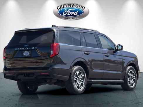 Certified 2025 Ford Expedition Active AWD/4WD image 4