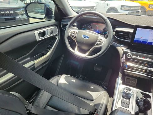 Used 2022 Ford Explorer Limited w/ Equipment Group 301A RWD image 13