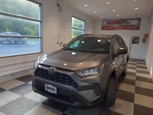 Used 2021 Toyota RAV4 LE AWD/4WD image 2