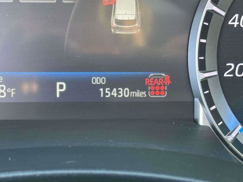 Used 2024 Toyota Highlander XLE image 27