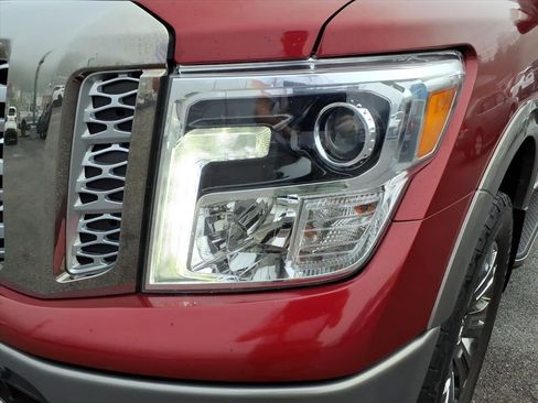 Used 2018 Nissan Titan Platinum Reserve w/ Platinum Utility Package AWD/4WD image 11