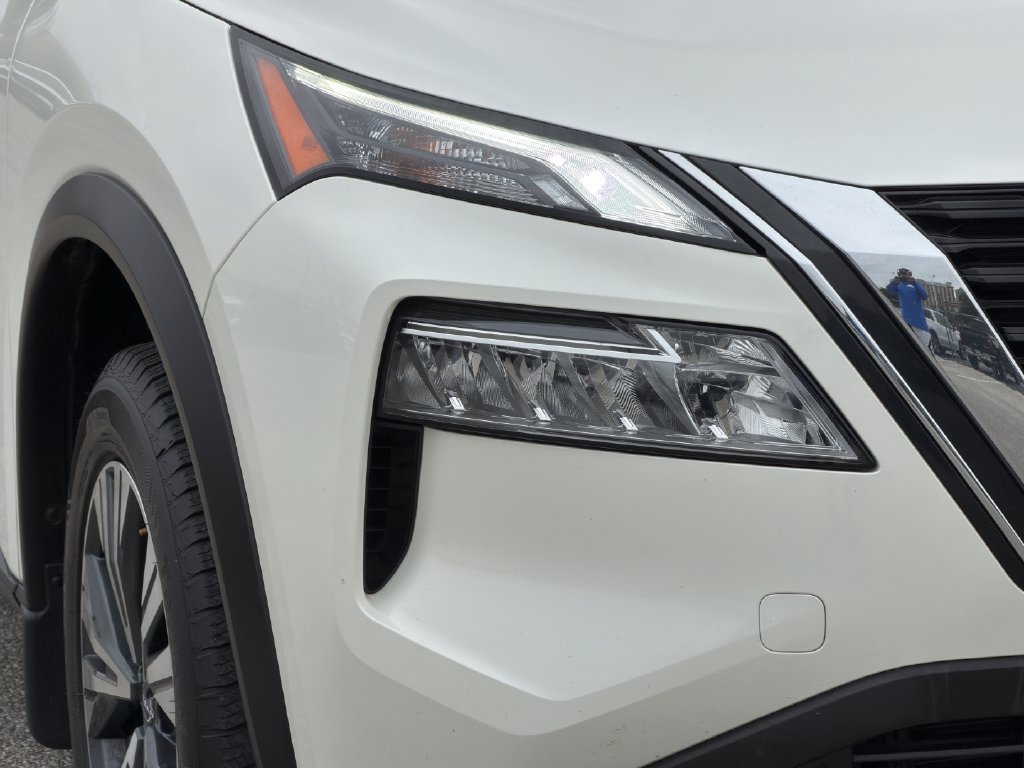 Used 2023 Nissan Rogue SV FWD image 8