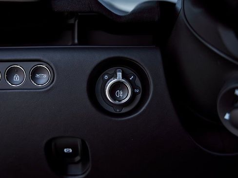 Used 2025 McLaren Artura Spider RWD image 53