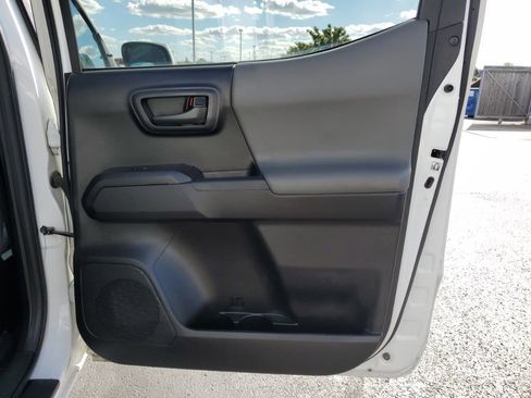 Used 2019 Toyota Tacoma SR image 31