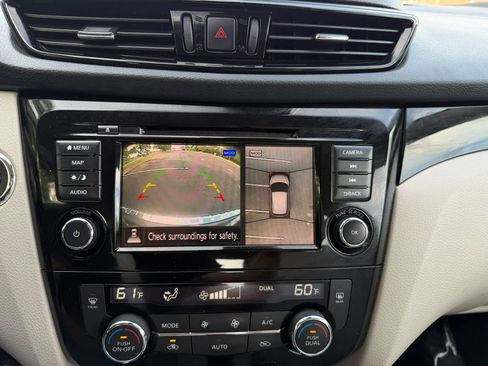 Used 2022 Nissan Rogue Sport SL FWD image 16