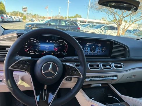 Used 2026 Mercedes-Benz GLS 450 4MATIC image 15