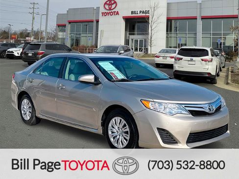 Used 2014 Toyota Camry LE image 1