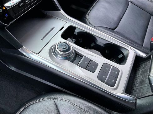 Used 2024 Ford Explorer Limited image 13