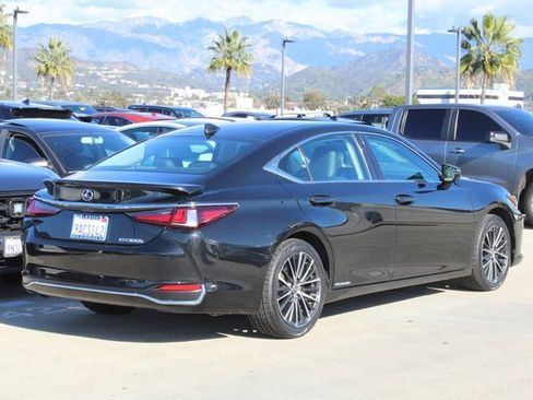 Certified 2022 Lexus ES 300h w/ Premium Package image 21