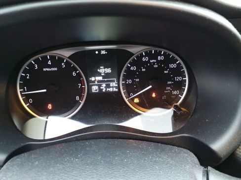 Used 2022 Nissan Kicks S image 4