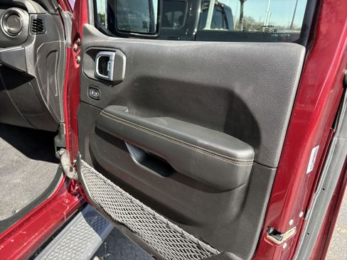 Used 2021 Jeep Gladiator Overland image 11