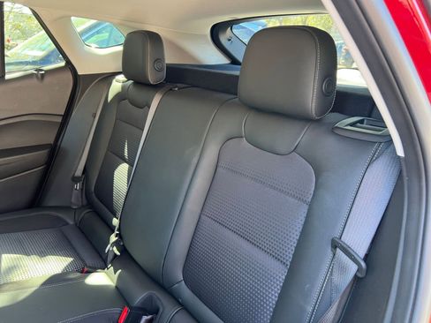 Used 2025 Chevrolet Trax LT w/ LT Convenience Package image 33