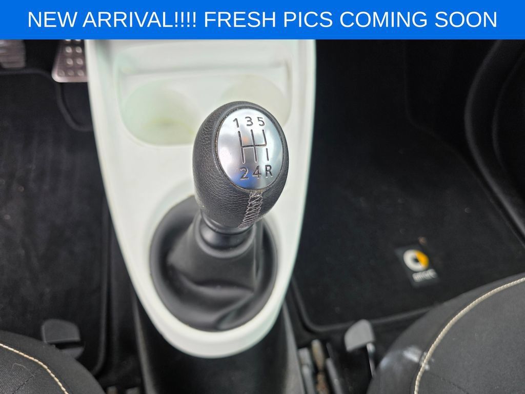 Used 2016 smart fortwo passion RWD image 10