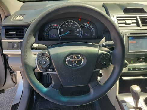 Used 2013 Toyota Camry LE image 28