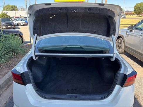 Used 2025 Nissan Altima 2.5 SV FWD image 30
