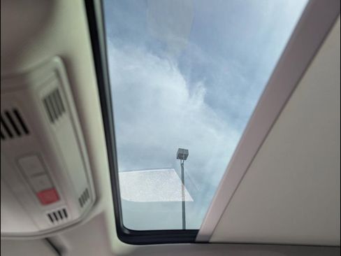 Used 2018 Volkswagen Tiguan SE image 20