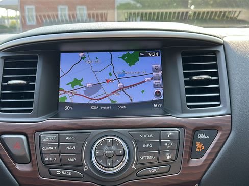 Used 2018 Nissan Pathfinder Platinum AWD/4WD image 21
