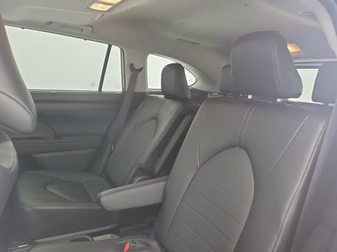 Used 2026 Toyota Highlander XLE AWD/4WD image 14