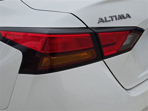 Used 2024 Nissan Altima 2.5 SV image 36