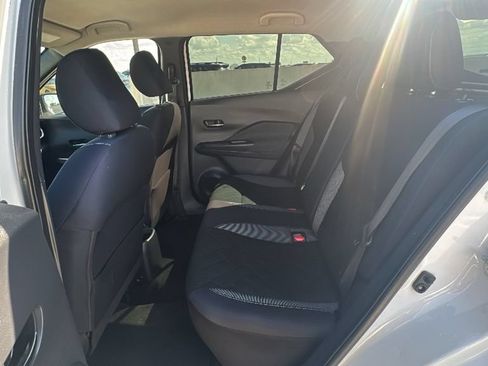 Used 2018 Nissan Kicks SV FWD image 31