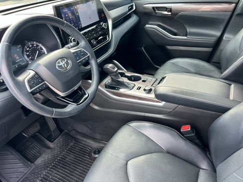 Used 2022 Toyota Highlander Platinum image 11