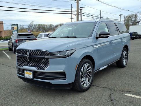 New 2026 Lincoln Navigator Reserve AWD/4WD image 3