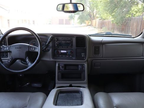 Used 2004 GMC Sierra 2500 SLT w/ Heavy-Duty Power Package AWD/4WD image 16