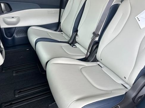 New 2026 Kia Carnival EX image 14