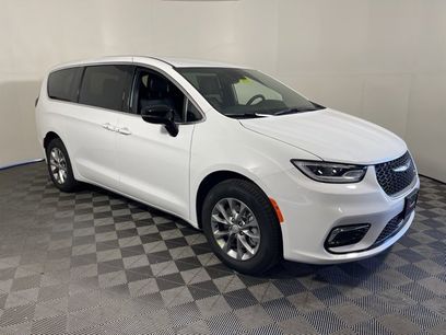 New 2026 Chrysler Pacifica Select