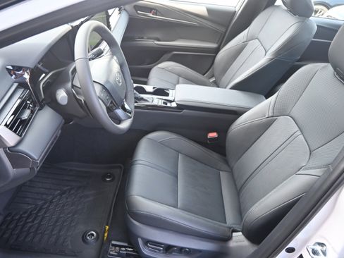 Used 2026 Toyota Camry Hybrid image 44