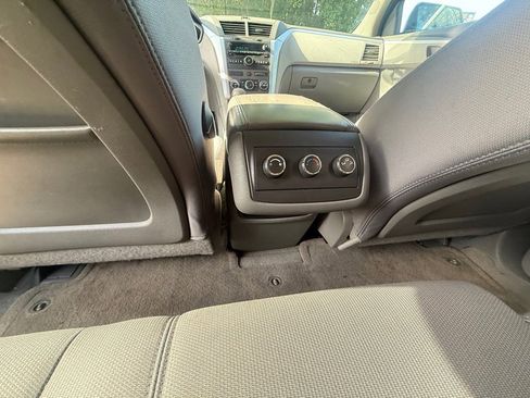 Used 2011 Chevrolet Traverse LS FWD image 16
