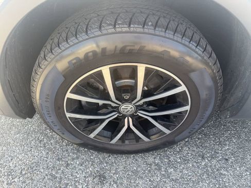 Used 2021 Volkswagen Tiguan SE image 20