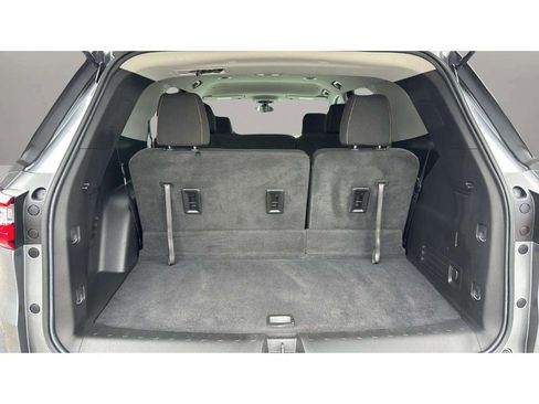 Used 2020 Chevrolet Traverse LS w/ LPO, Black Accent Package FWD image 9