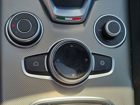 Used 2024 Alfa Romeo Giulia Veloce image 25