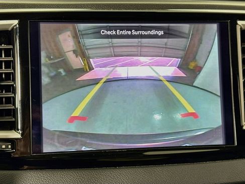 Used 2023 Chrysler Pacifica Touring-L FWD image 36