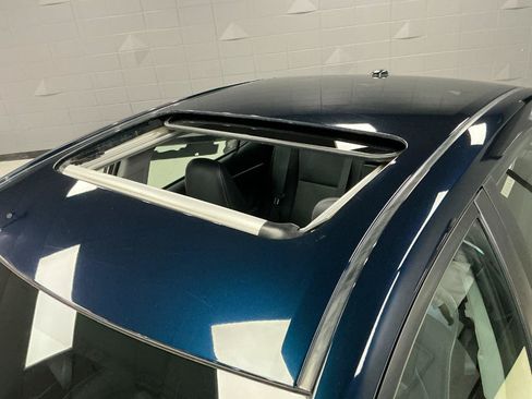 Used 2019 Toyota Corolla XLE FWD image 3