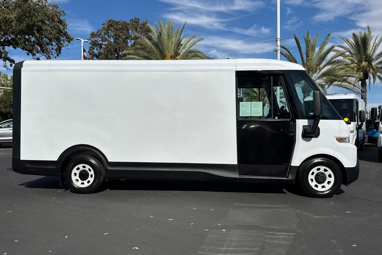 Used 2023 Chevrolet Brightdrop 600 w/ Active Safety Package 2 AWD/4WD image 2