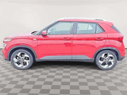 Used 2022 Hyundai Venue Limited w/ Cargo Package image 8