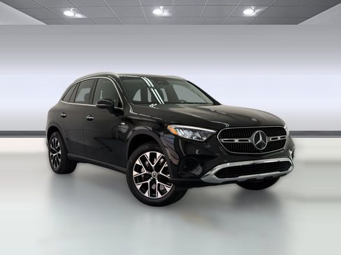Used 2025 Mercedes-Benz GLC 350e 4MATIC image 6