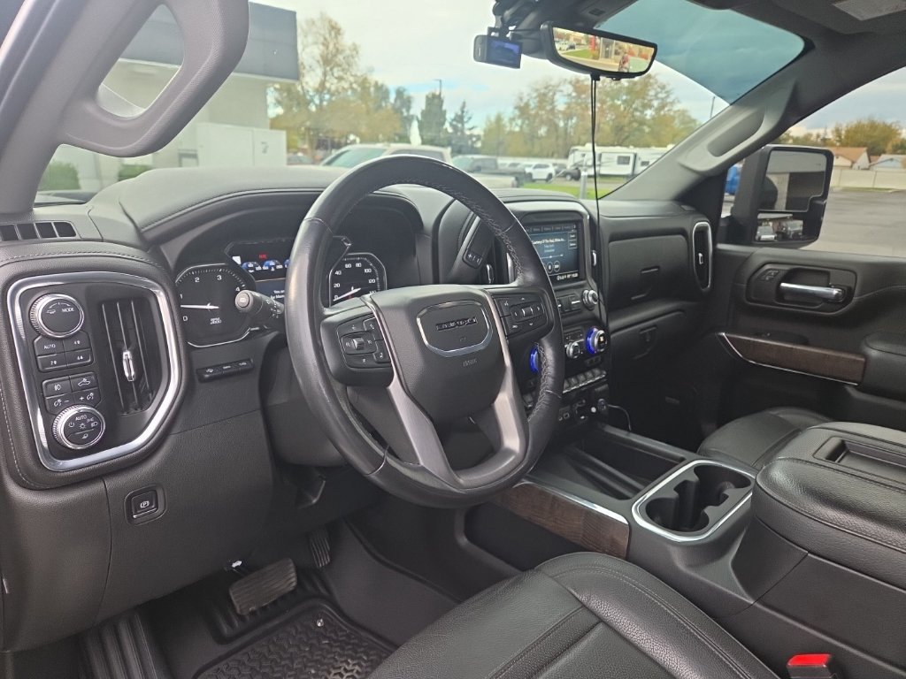 Used 2021 GMC Sierra 2500 Denali w/ Denali Black Diamond Edition AWD/4WD image 9