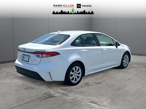 Certified 2025 Toyota Corolla LE FWD image 5