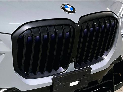Used 2026 BMW X7 xDrive40i AWD/4WD image 30